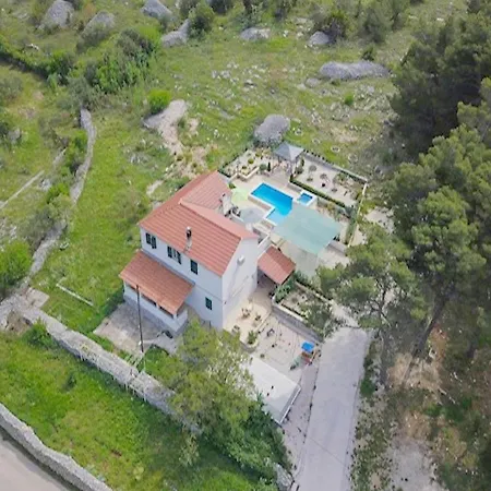 Ferienhaus Ela *