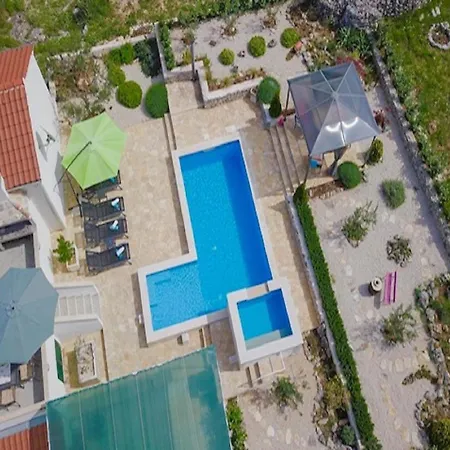 Ferienhaus Ela *