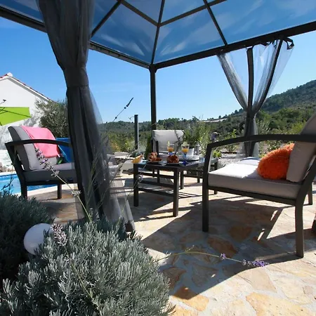 Ela Ferienhaus Dračevica